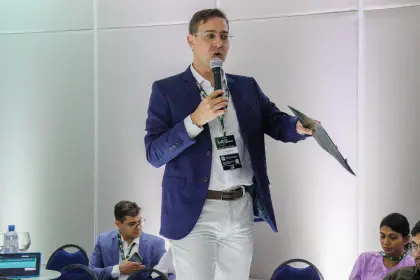 renato mesquita dando palestra